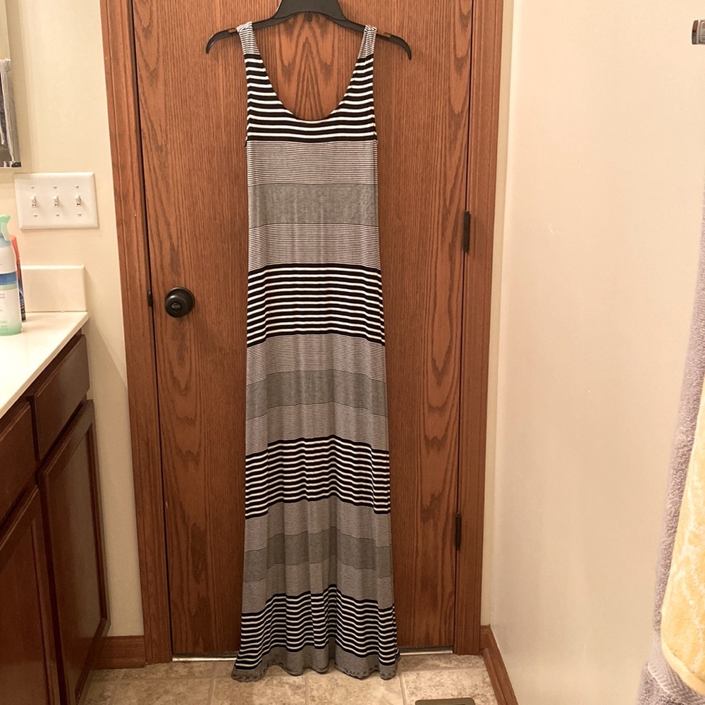 Women’s dress small